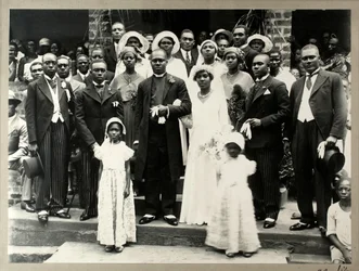 Revd Prempeh, a néhai Prempeh király fia és Mary Asafu-Adjaye kisasszony esküvője, 1931 körül (zselatin ezüst nyomat)